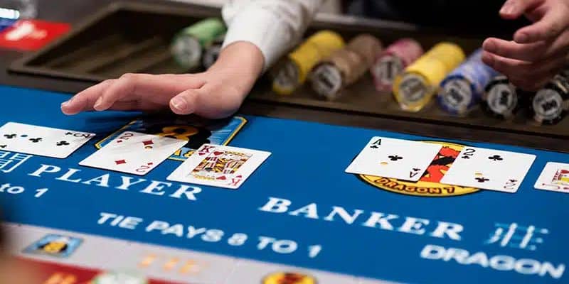 Luật Chơi Bài Baccarat Dành Riêng Cho Người Mới 3 Người chơi Baccarat có thể cược vào ba cửa Player, Tie và Banker
